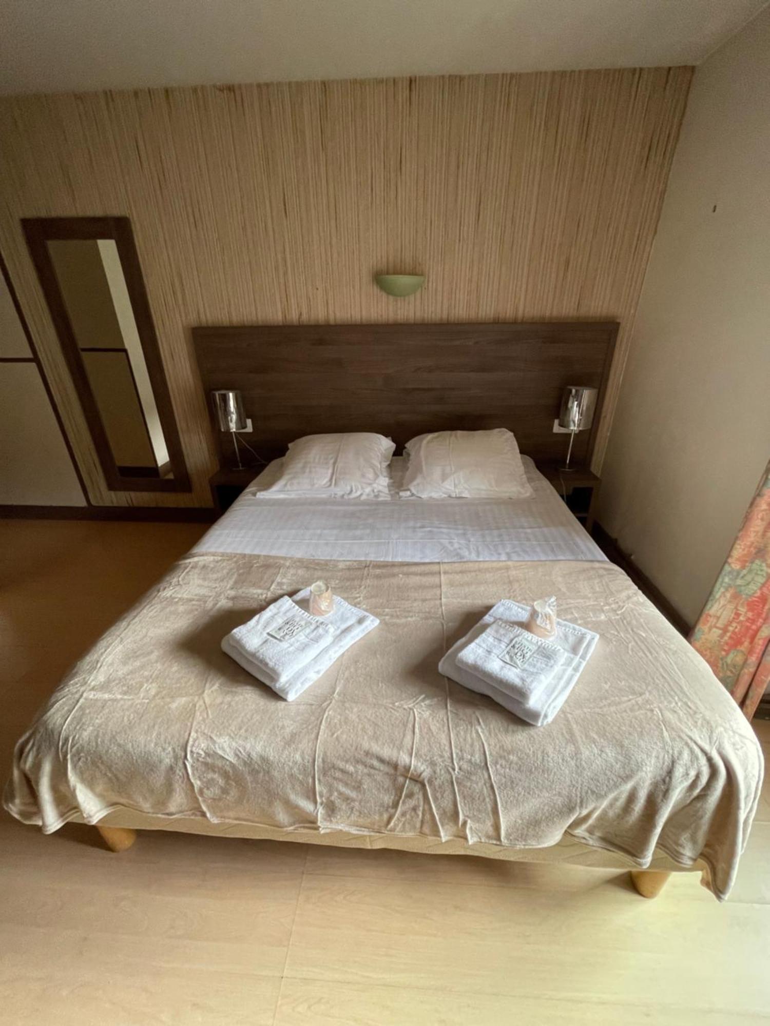 Hotel Du Commerce سيمور-إن-اوكسيوس المظهر الخارجي الصورة
